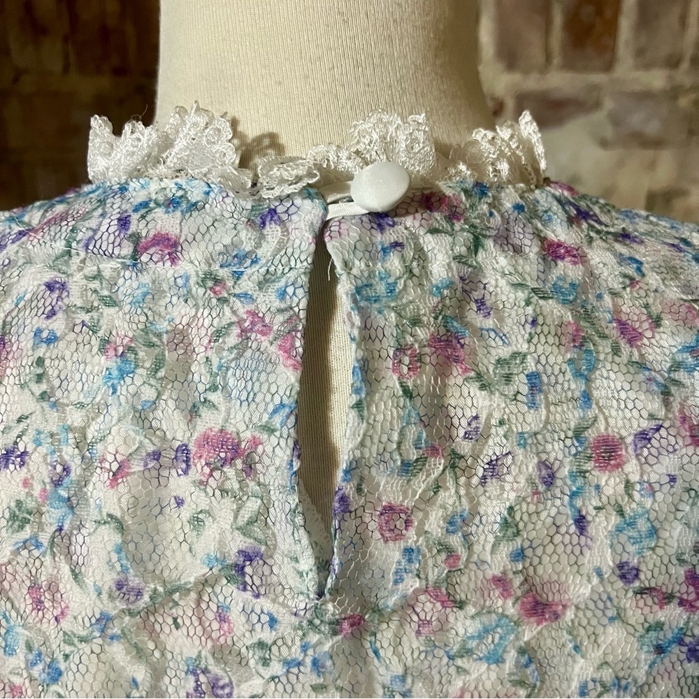 Vintage Floral Lace Blouse/Top with Ruffle Lace Neck -Size 8 Medium -TP54 - Picture 5 of 8